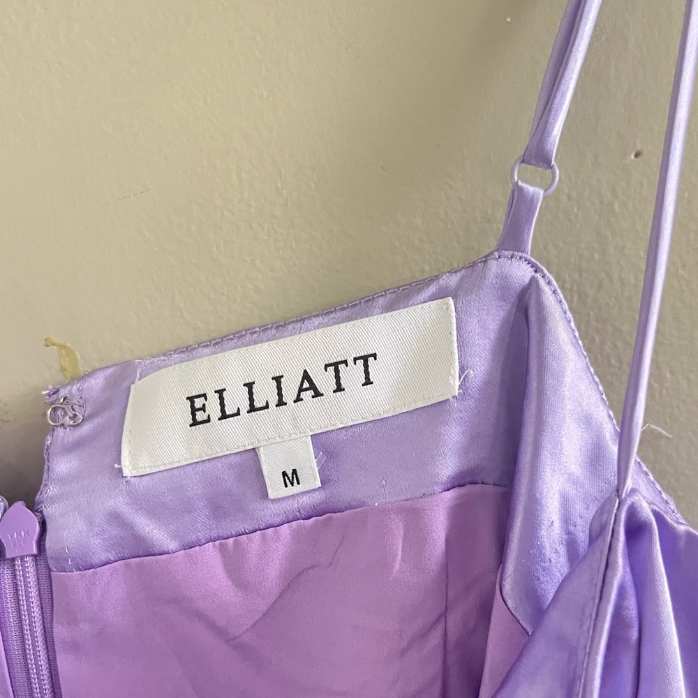Elliatt size medium Casey Ruched Asymmetric‎ Hem Dress Lilac Satin - Picture 4 of 6
